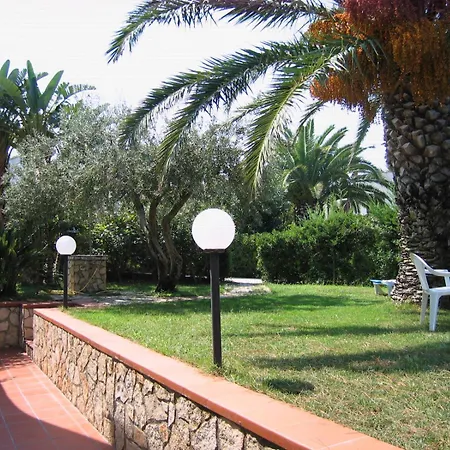 Giulia Fronte Mare Con Privata * Cefalu