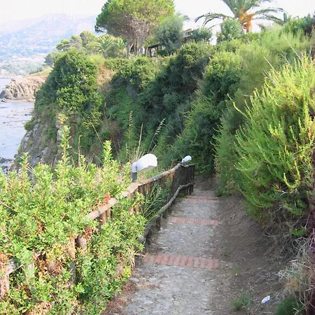 Giulia Fronte Mare Con Privata * Cefalu